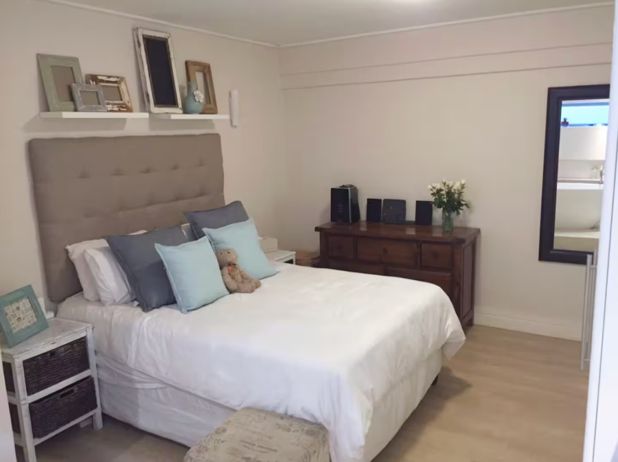 2 Bedroom Property for Sale in Vredehoek Western Cape